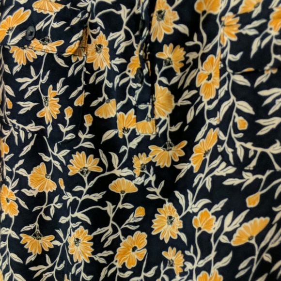 Croft & Barrow blouse.  Size M. - Picture 2 of 4